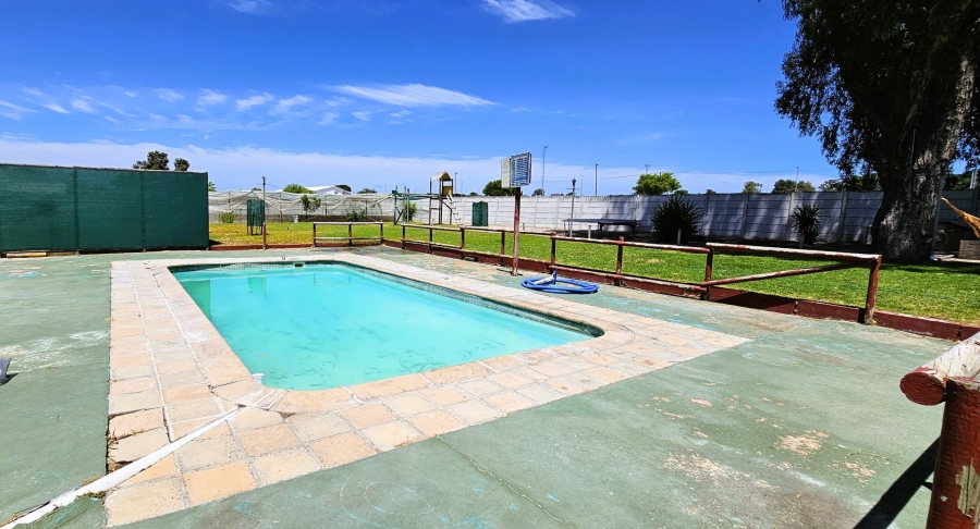 18 Bedroom Property for Sale in Hopefield Western Cape